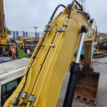 caterpillar-374-d-rupsgraafmachine