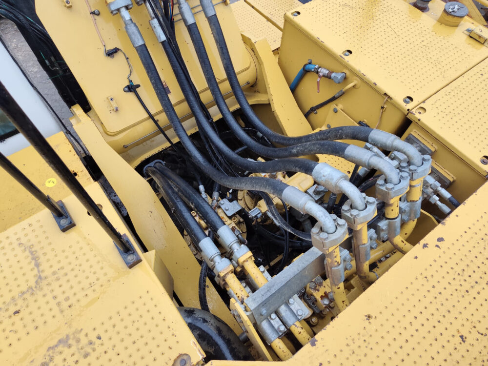 caterpillar-374-d-rupsgraafmachine