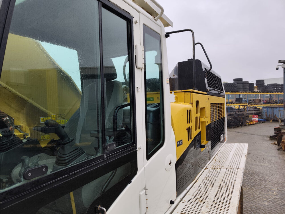 caterpillar-374-d-rupsgraafmachine