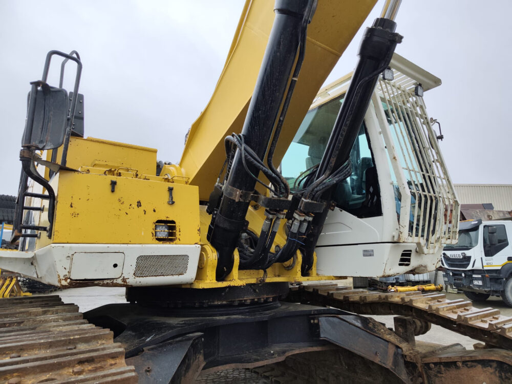 caterpillar-374-d-rupsgraafmachine