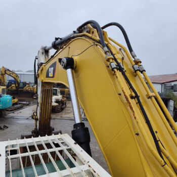 caterpillar-374-d-rupsgraafmachine