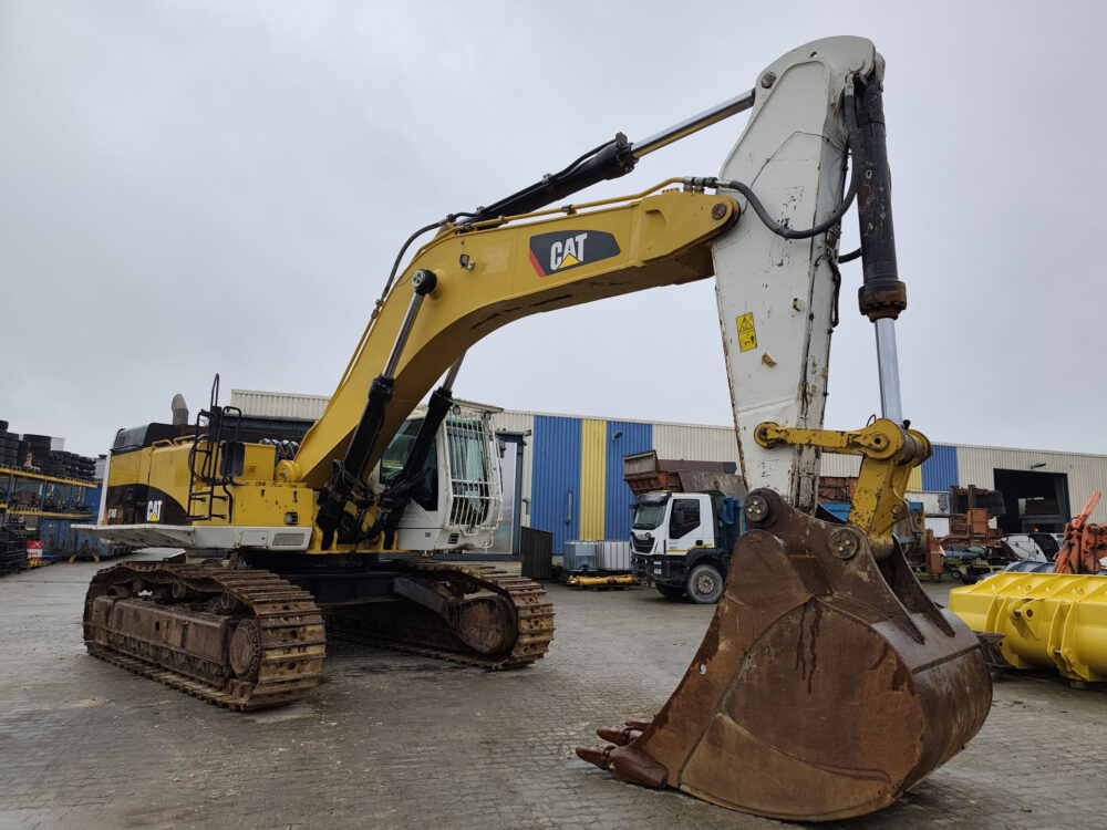 caterpillar-374-d-rupsgraafmachine