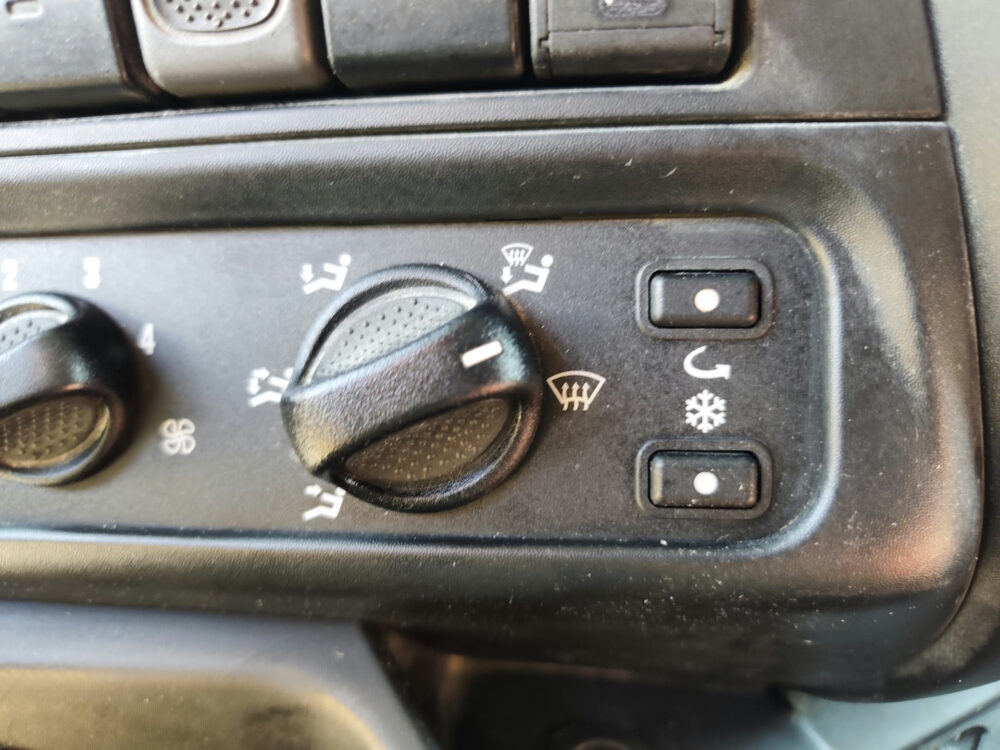 iveco-trakker-500-8x4-kipper-26-000km