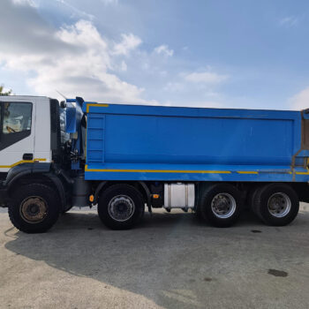iveco-trakker-500-8x4-kipper-26-000km