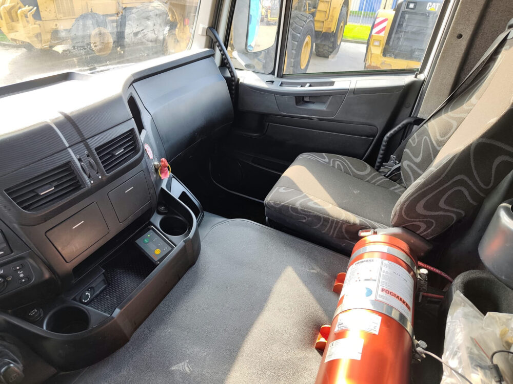 iveco-trakker-500-8x4-kipper-26-000km