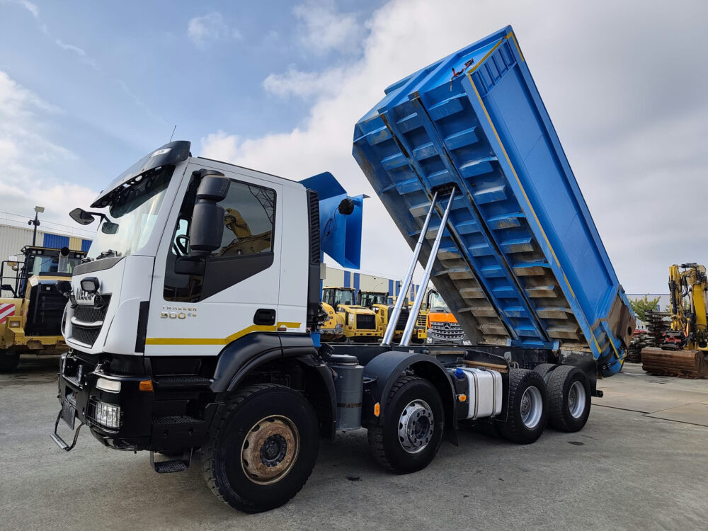 iveco-trakker-500-8x4-kipper-26-000km
