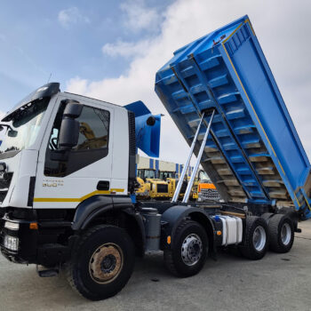 iveco-trakker-500-8x4-kipper-26-000km