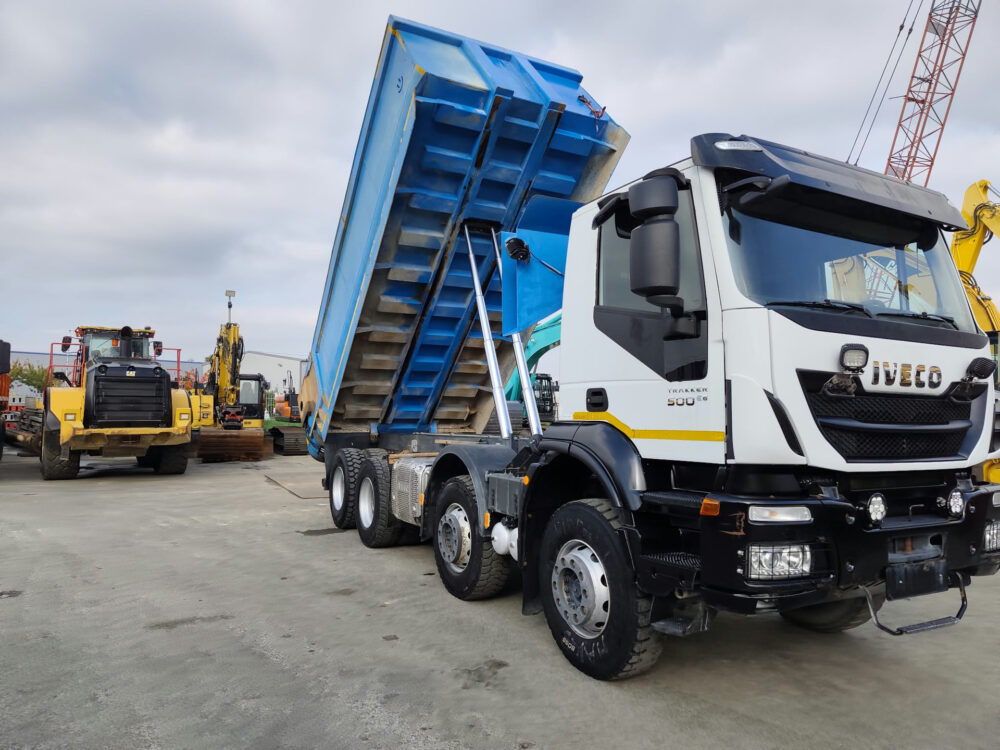 iveco-trakker-500-8x4-kipper-26-000km