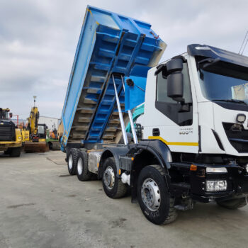 iveco-trakker-500-8x4-kipper-26-000km