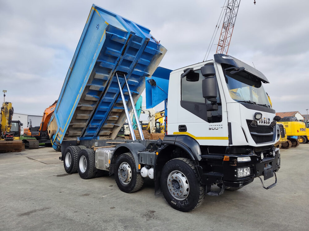 iveco-trakker-500-8x4-kipper-26-000km