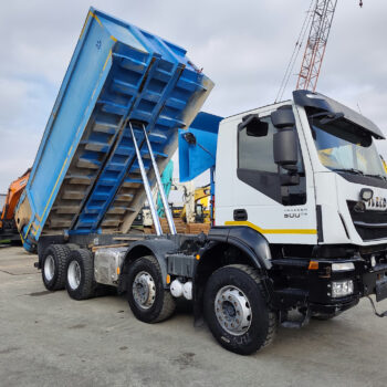 iveco-trakker-500-8x4-kipper-26-000km