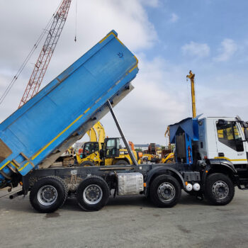 iveco-trakker-500-8x4-kipper-26-000km