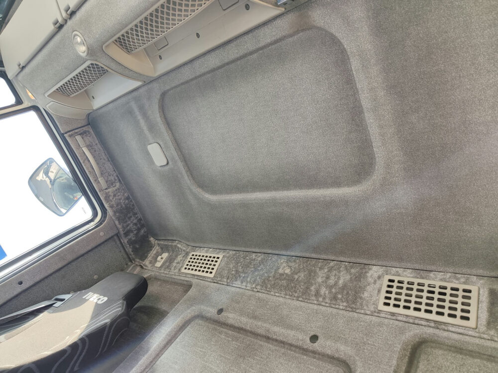 iveco-trakker-500-8x4-kipper-26-000km