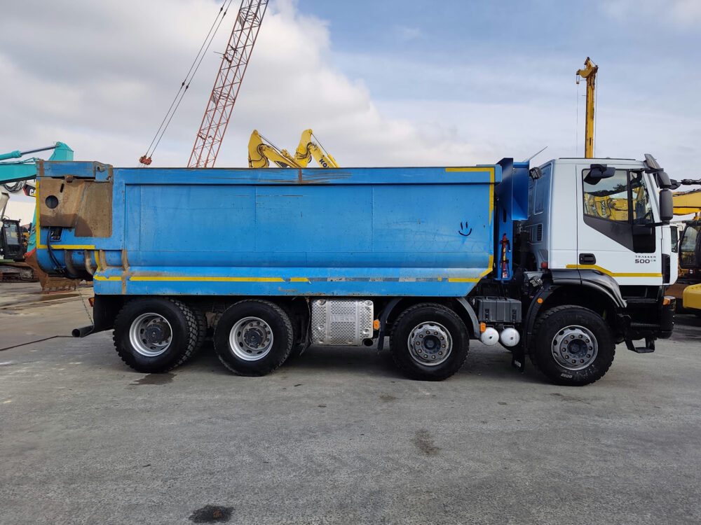 iveco-trakker-500-8x4-kipper-26-000km