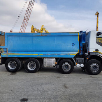 iveco-trakker-500-8x4-kipper-26-000km
