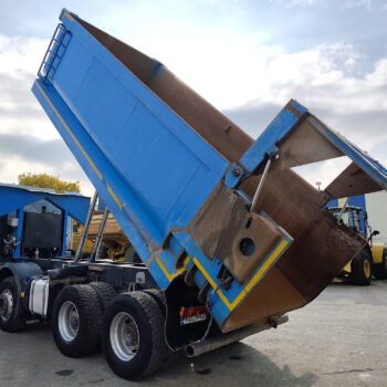 iveco-trakker-500-8x4-kipper-26-000km