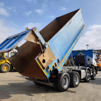 iveco-trakker-500-8x4-kipper-26-000km