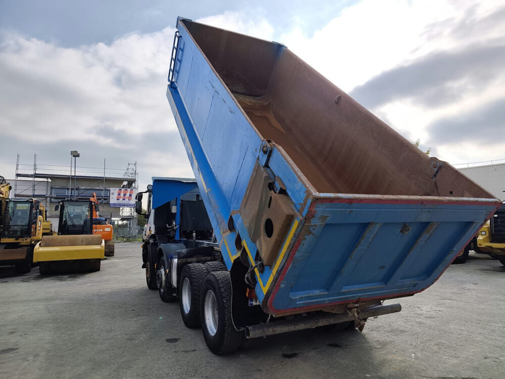 iveco-trakker-500-8x4-kipper-26-000km
