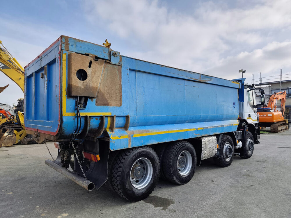 iveco-trakker-500-8x4-kipper-26-000km