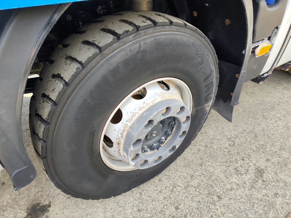 iveco-trakker-500-8x4-kipper-26-000km