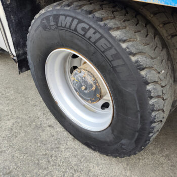 iveco-trakker-500-8x4-kipper-26-000km