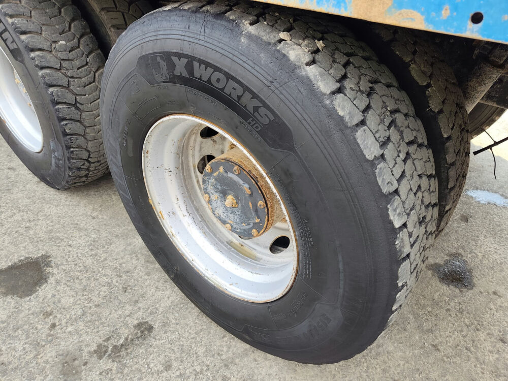 iveco-trakker-500-8x4-kipper-26-000km