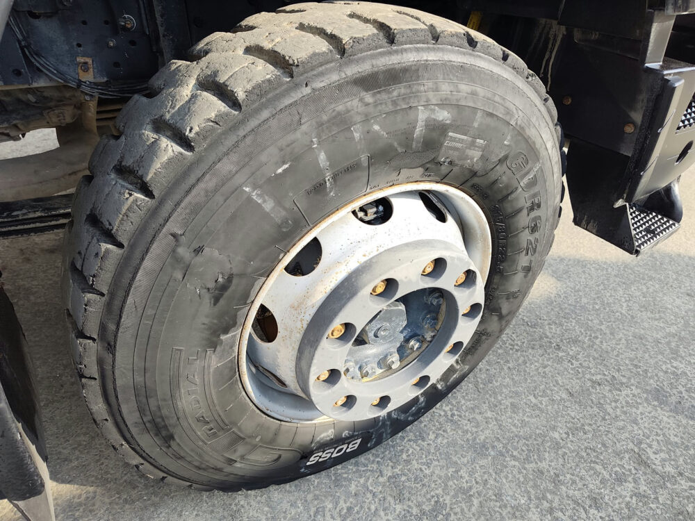 iveco-trakker-500-8x4-kipper-26-000km