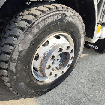 iveco-trakker-500-8x4-kipper-26-000km