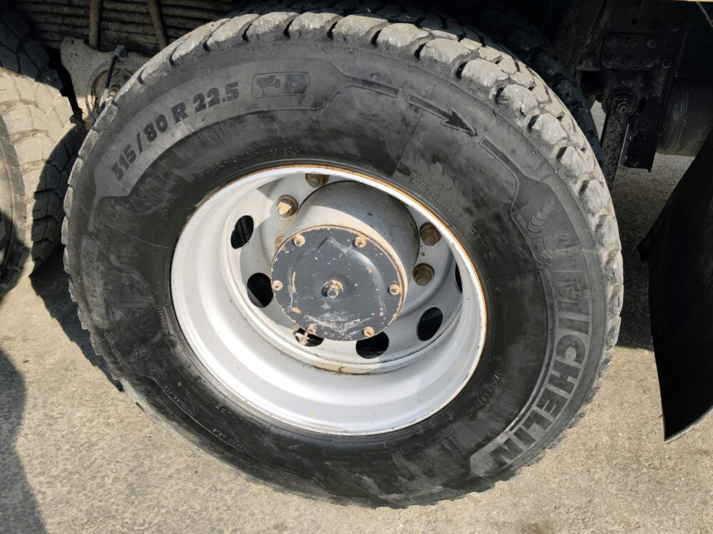 iveco-trakker-500-8x4-kipper-26-000km