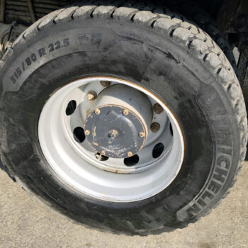 iveco-trakker-500-8x4-kipper-26-000km