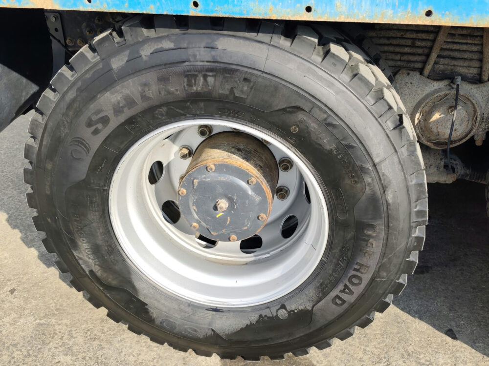 iveco-trakker-500-8x4-kipper-26-000km