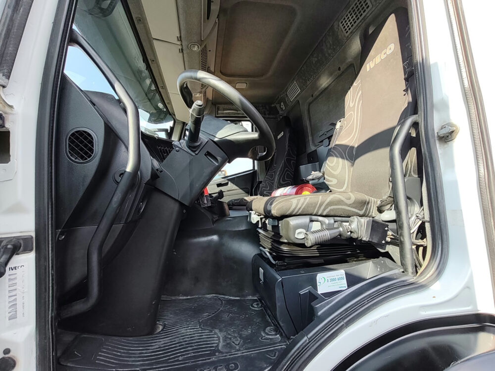 iveco-trakker-500-8x4-kipper-26-000km