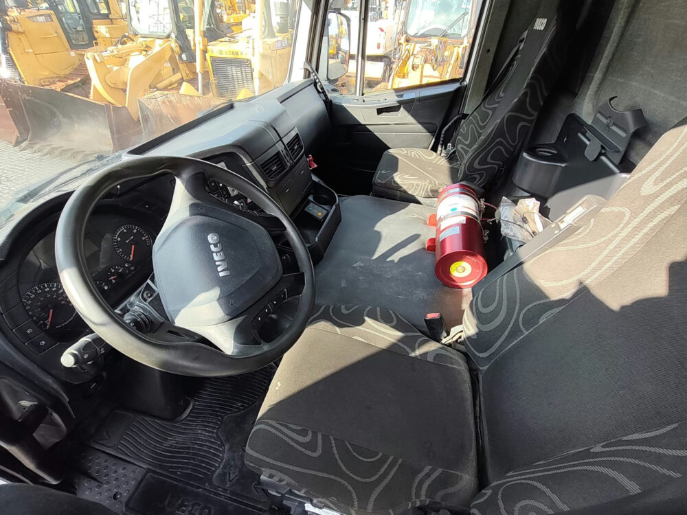 iveco-trakker-500-8x4-kipper-26-000km
