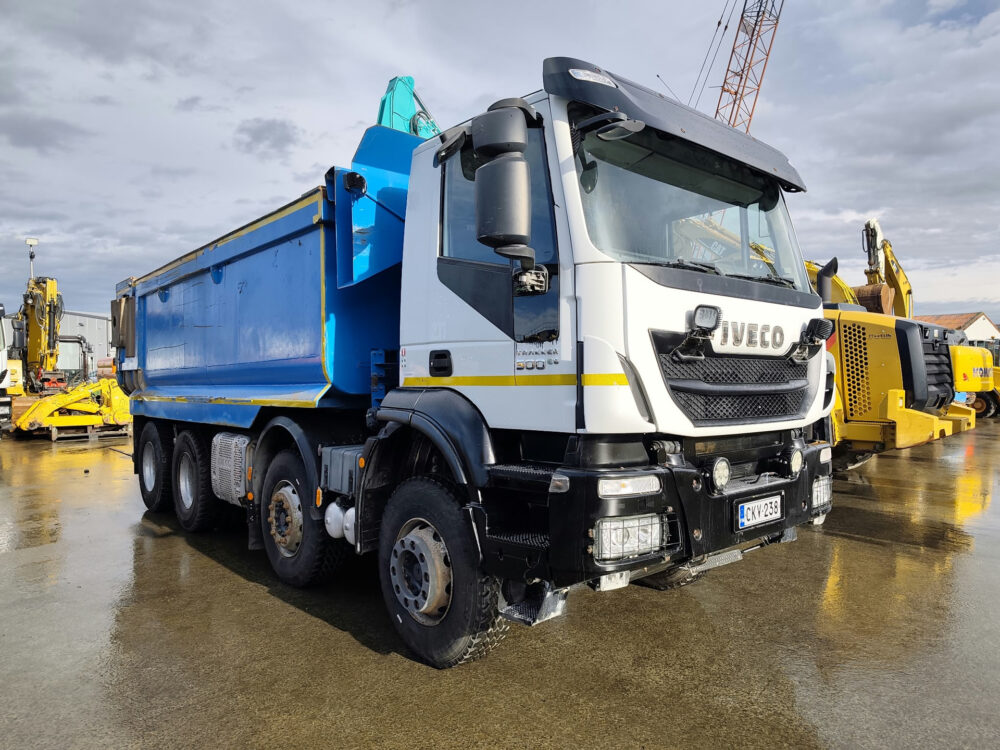 iveco-trakker-500-8x4-kipper-26-000km-6