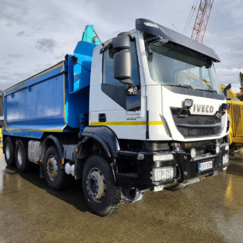 iveco-trakker-500-8x4-kipper-26-000km-6