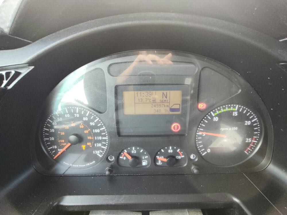 iveco-trakker-500-8x4-kipper-26-000km-6