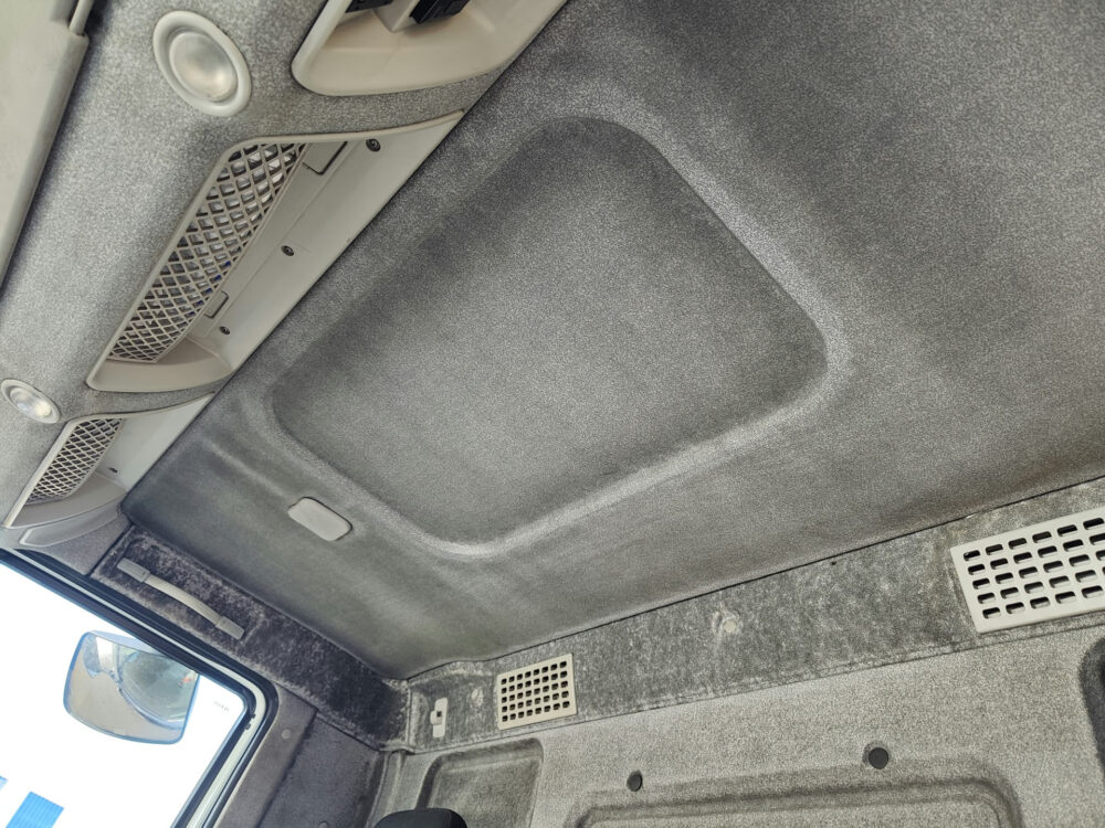 iveco-trakker-500-8x4-kipper-26-000km-6