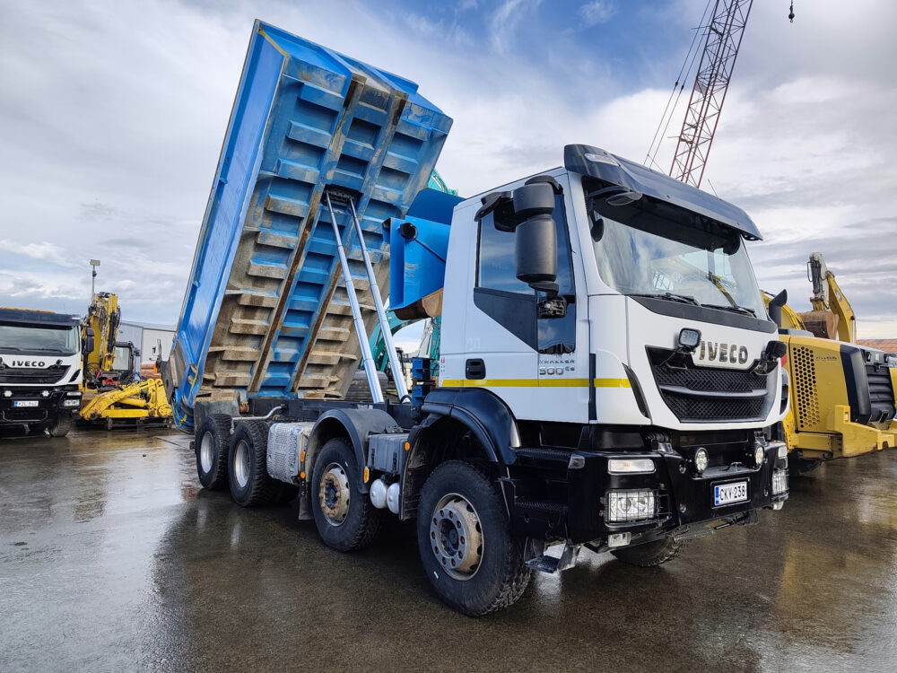 iveco-trakker-500-8x4-kipper-26-000km-6