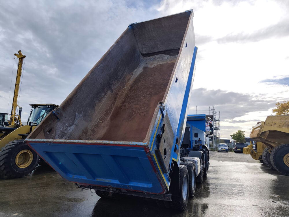 iveco-trakker-500-8x4-kipper-26-000km-6