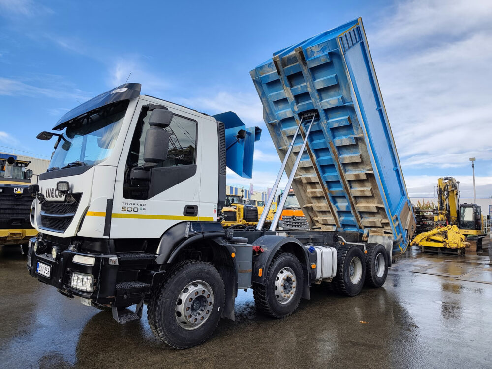 iveco-trakker-500-8x4-kipper-26-000km-6