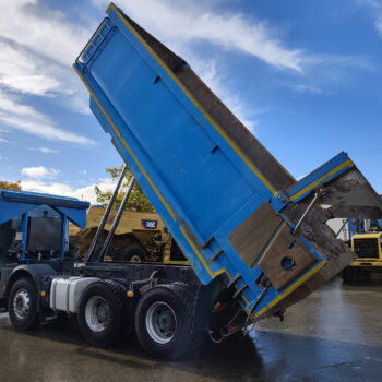 iveco-trakker-500-8x4-kipper-26-000km-6