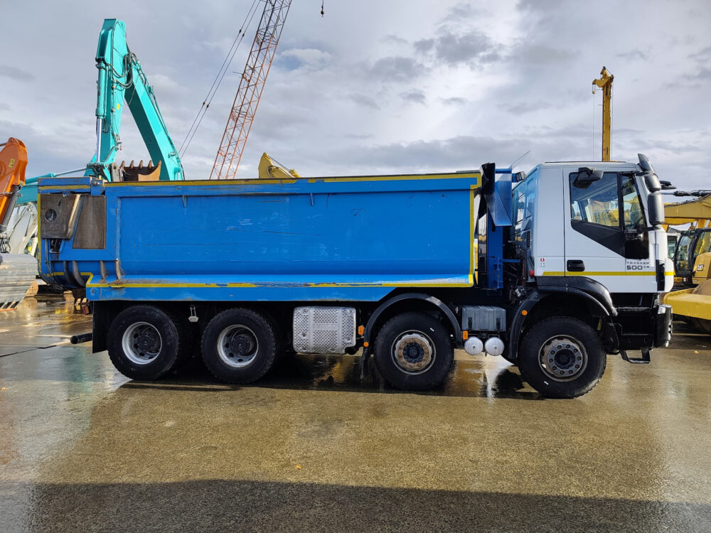 iveco-trakker-500-8x4-kipper-26-000km-6
