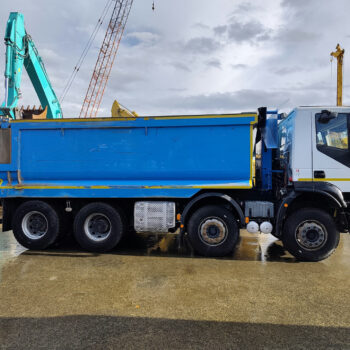 iveco-trakker-500-8x4-kipper-26-000km-6