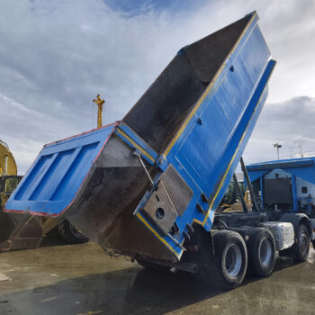 iveco-trakker-500-8x4-kipper-26-000km-6
