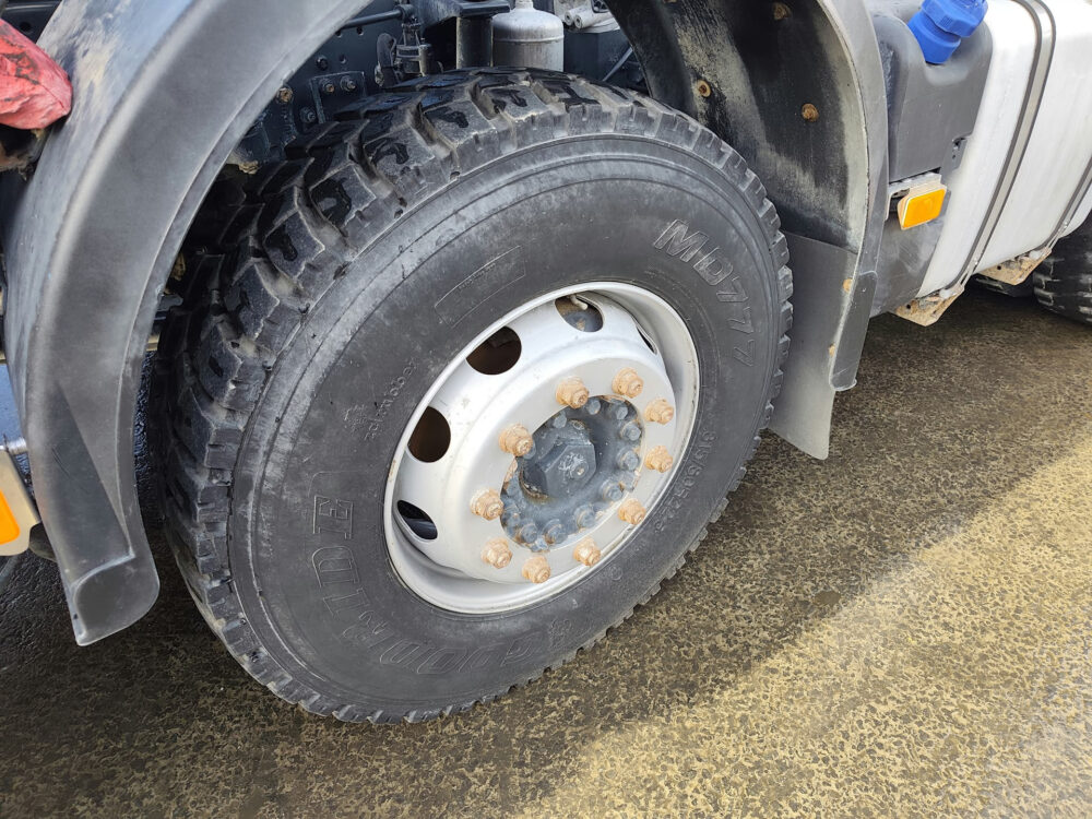 iveco-trakker-500-8x4-kipper-26-000km-6