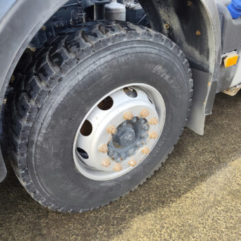 iveco-trakker-500-8x4-kipper-26-000km-6