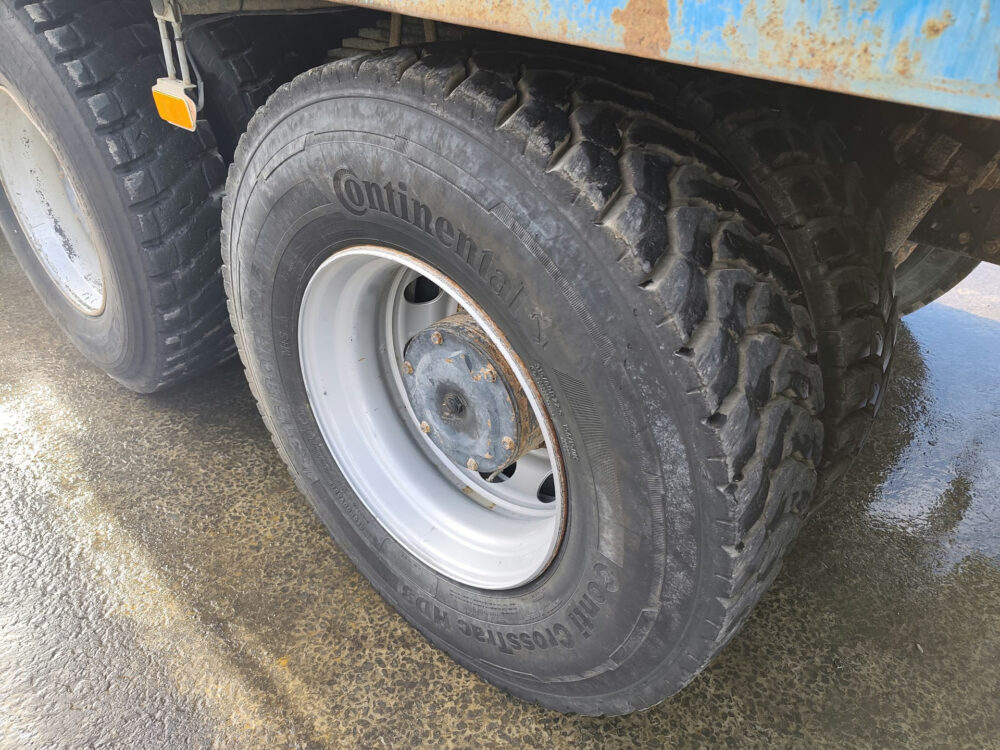iveco-trakker-500-8x4-kipper-26-000km-6