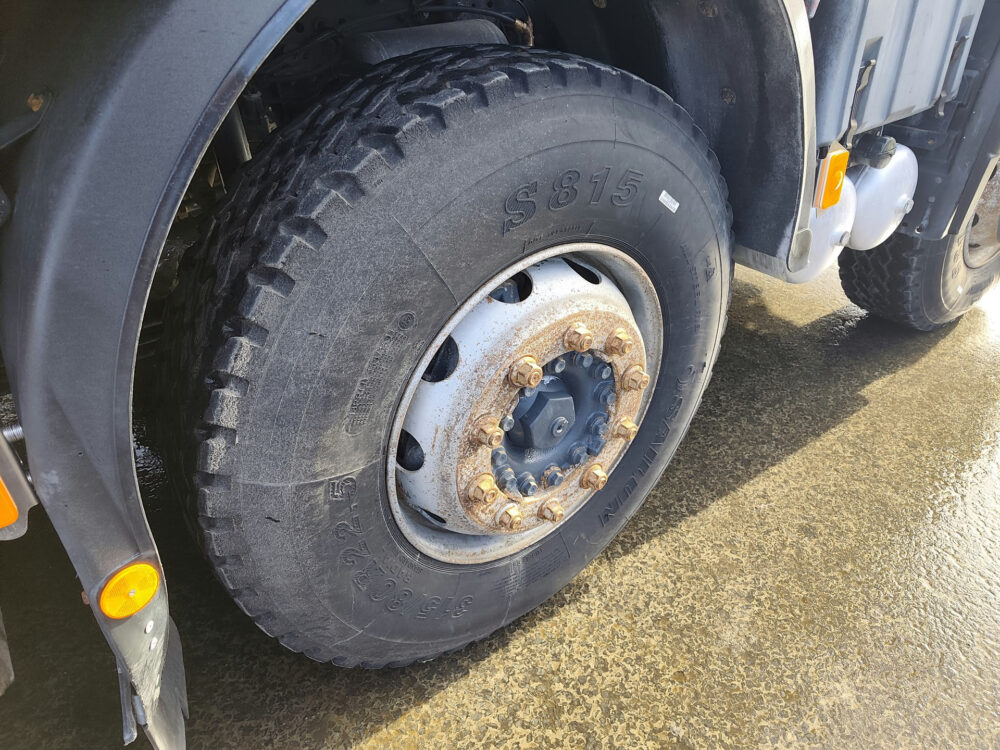 iveco-trakker-500-8x4-kipper-26-000km-6