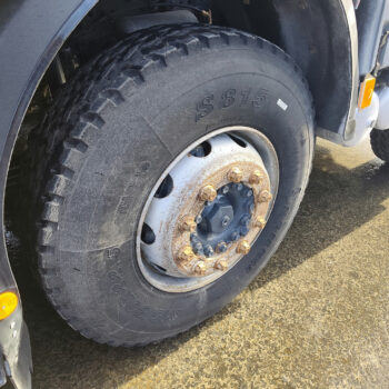 iveco-trakker-500-8x4-kipper-26-000km-6
