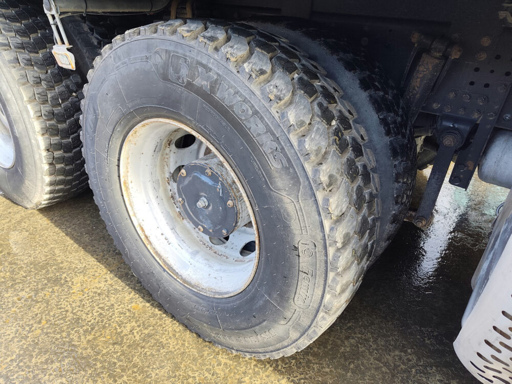 iveco-trakker-500-8x4-kipper-26-000km-6
